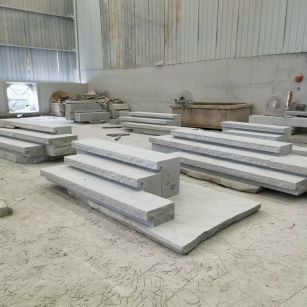 抚顺 整石台阶（大面火烧+侧面自然面），出货前厂内拼装