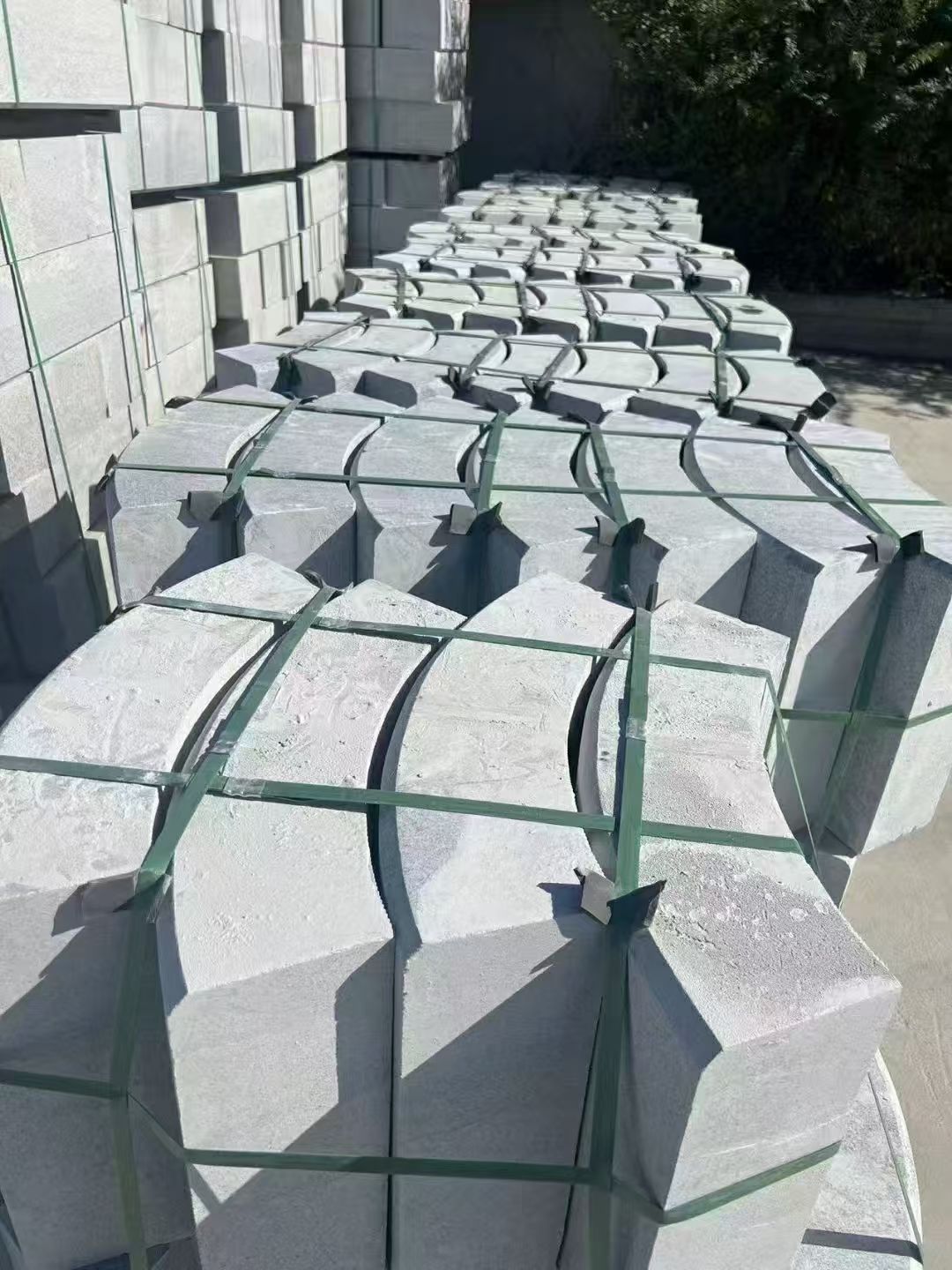 抚顺 芝麻灰弧形路沿石