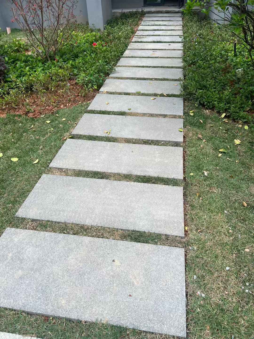 抚顺 芝麻黑小区踏步、汀步石铺装效果