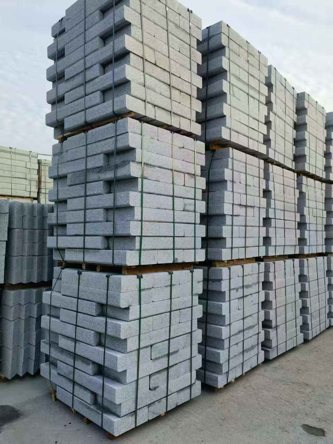 抚顺 路沿石（路侧石），颜色一致，尺寸标准