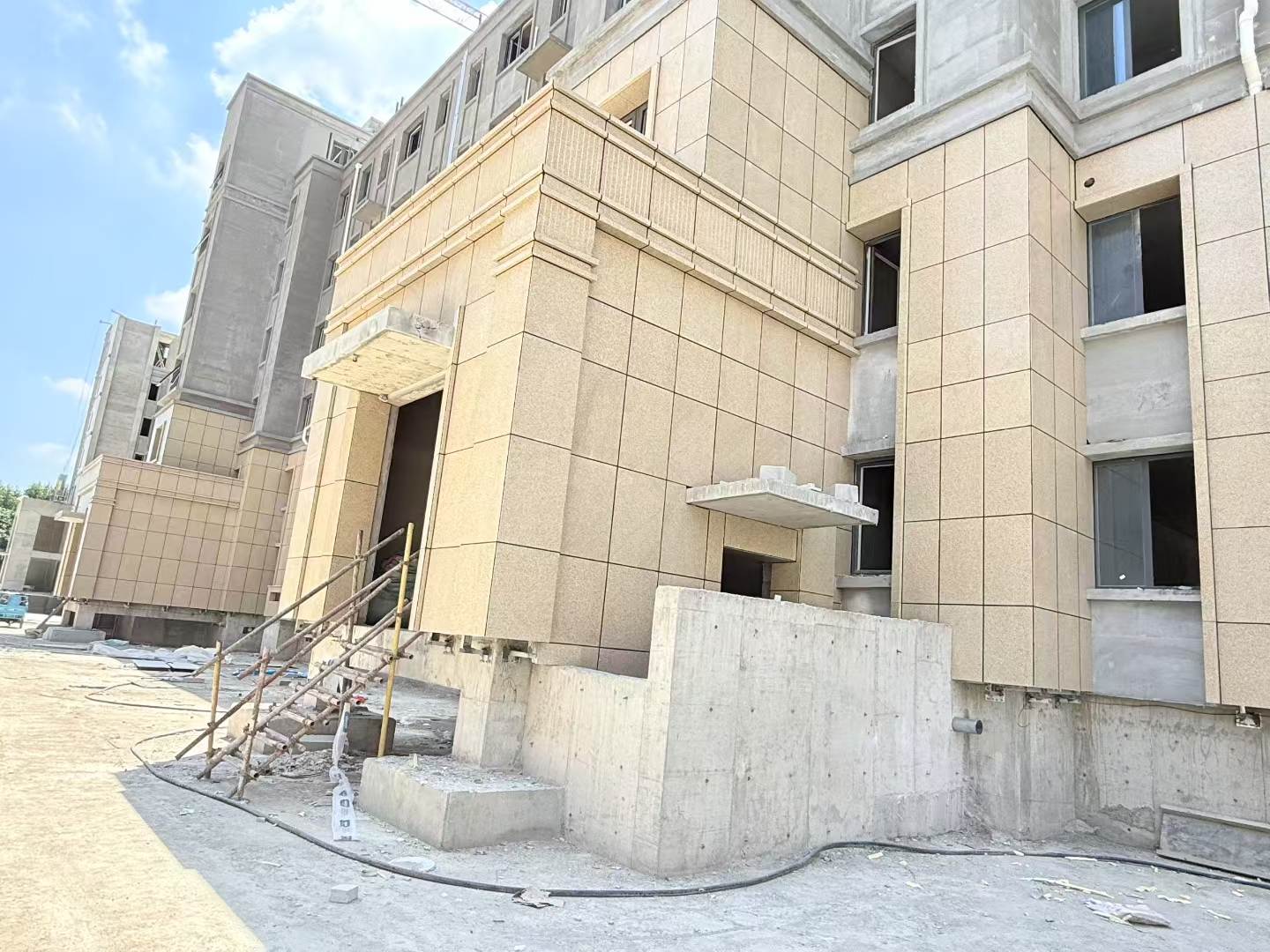 抚顺 黄金麻干挂，工地实拍
