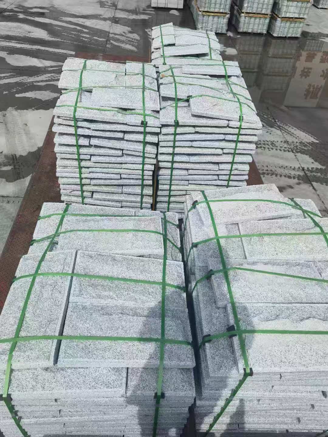 抚顺 芝麻白蘑菇石装车出货